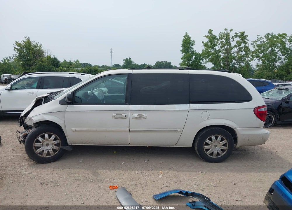 2005 CHRYSLER TOWN & COUNTRY TOURING VIN: 2C4GP54L25R582210