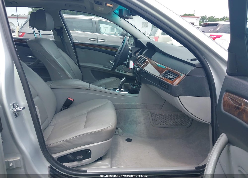 2008 BMW 528I VIN: WBANU535X8C114660