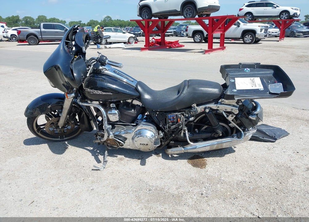 2013 HARLEY-DAVIDSON FLHX STREET GLIDE VIN: 1HD1KBM18DB688030