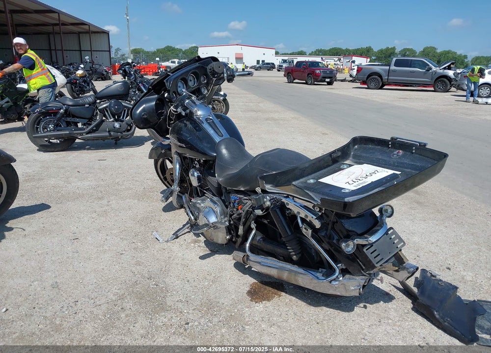 2013 HARLEY-DAVIDSON FLHX STREET GLIDE VIN: 1HD1KBM18DB688030