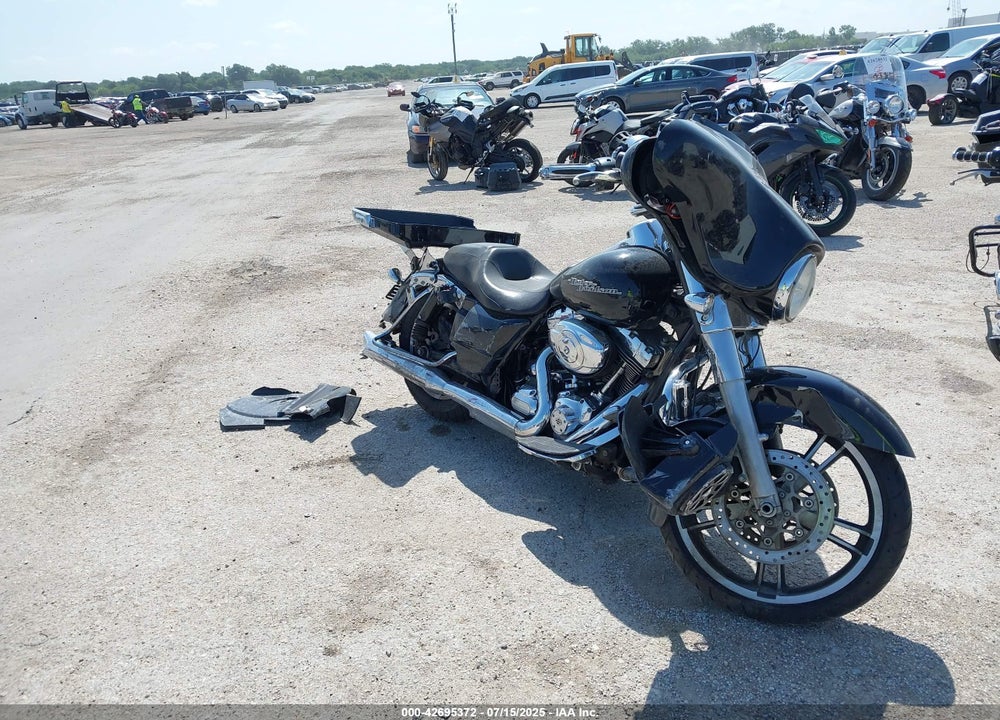 2013 HARLEY-DAVIDSON FLHX STREET GLIDE VIN: 1HD1KBM18DB688030
