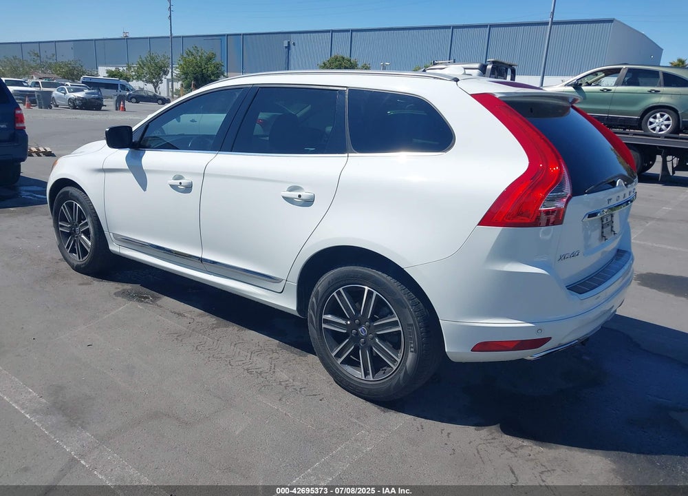 2016 VOLVO XC60 VIN: YV440MDK4G2847071