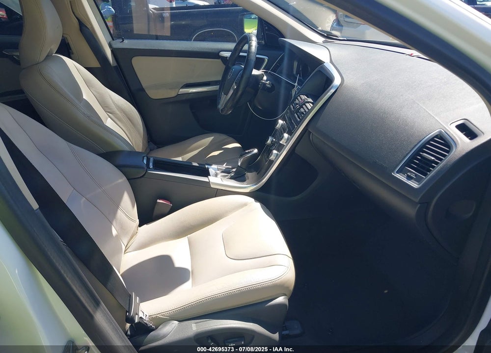 2016 VOLVO XC60 VIN: YV440MDK4G2847071