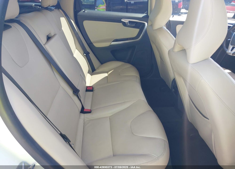 2016 VOLVO XC60 VIN: YV440MDK4G2847071