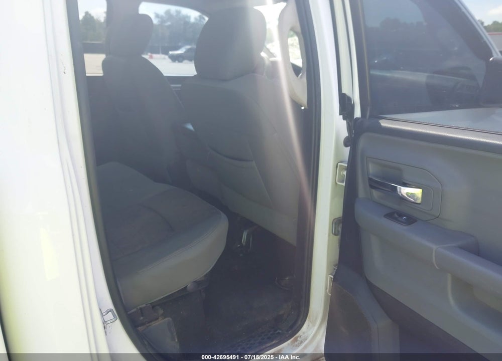 2015 RAM 1500 VIN: 1C6RR6GT0FS581228