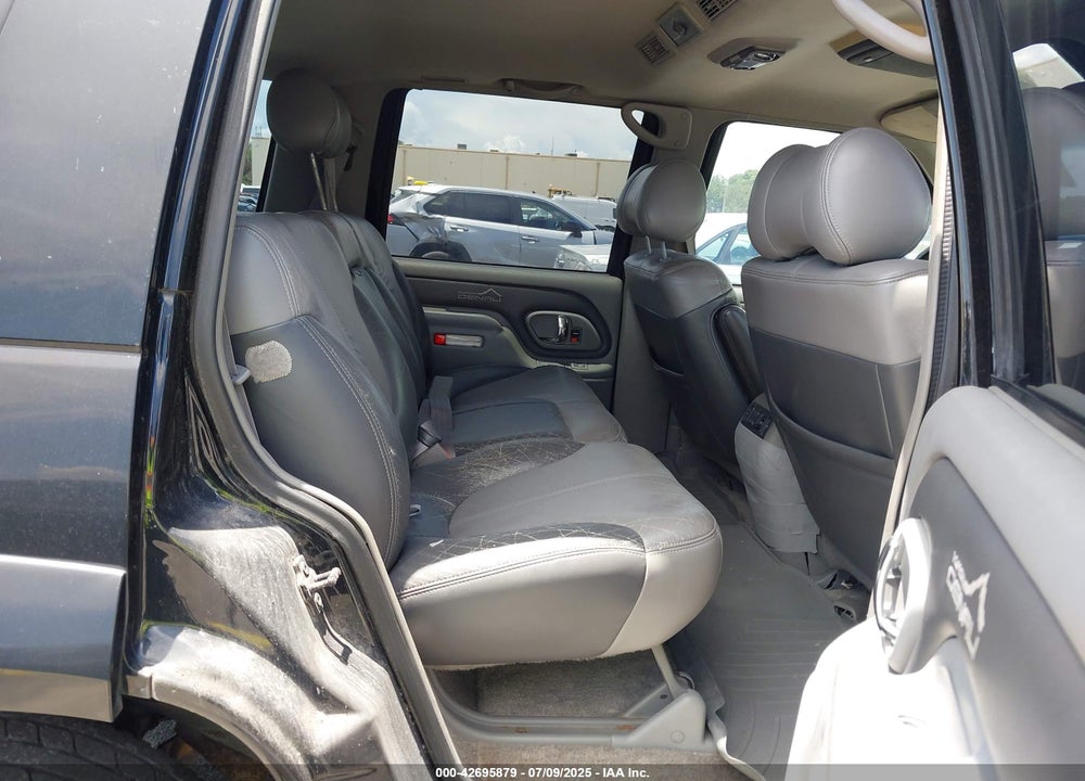 2000 GMC YUKON DENALI VIN: 1GKEK63R1YR196023