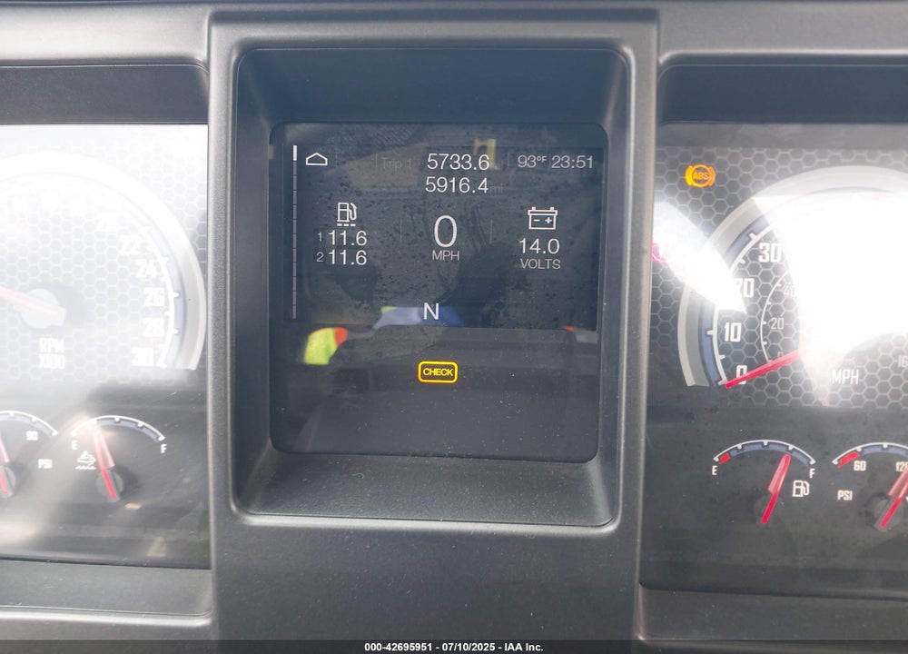 2024 MACK MD VIN: 1M2MDBAA2RS011989