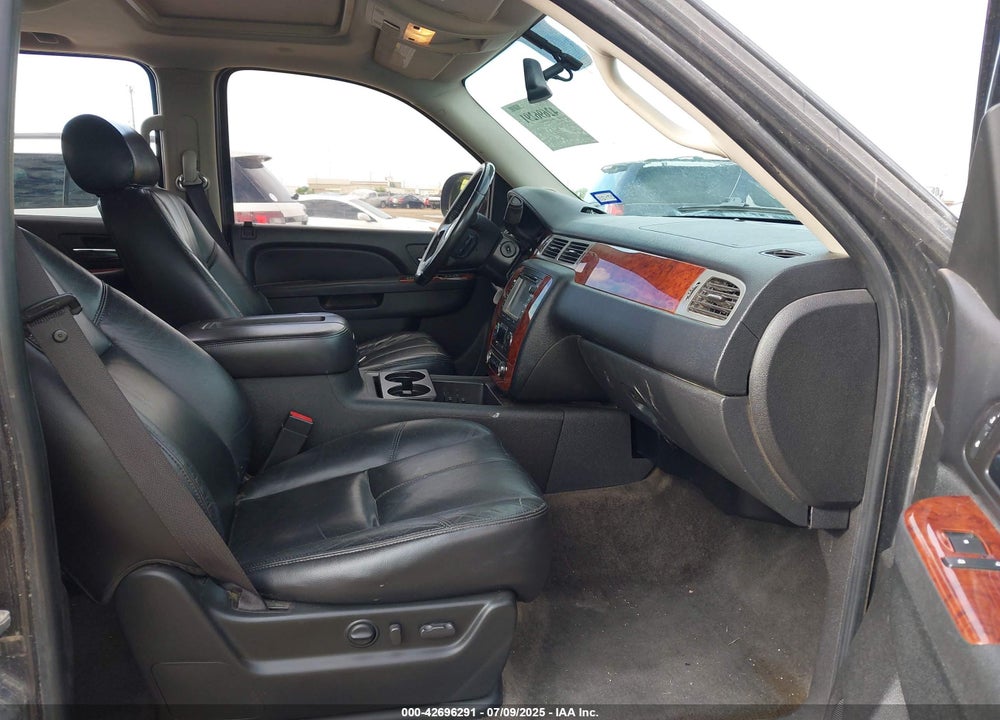 2010 CHEVROLET TAHOE VIN: 1GNUCBE01AR282456