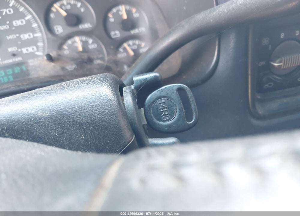 1999 CHEVROLET SILVERADO 1500 VIN: 1GCEK19T3XE105342