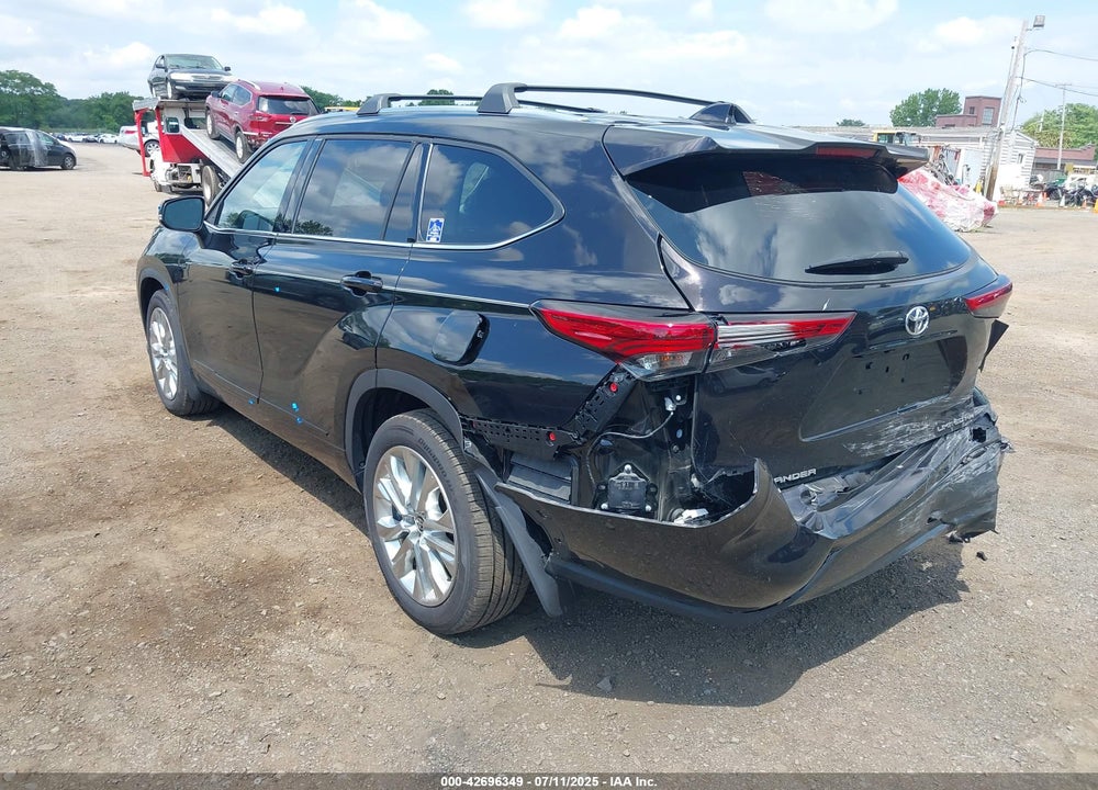2022 TOYOTA HIGHLANDER VIN: 5TDDZRBH8NS214043