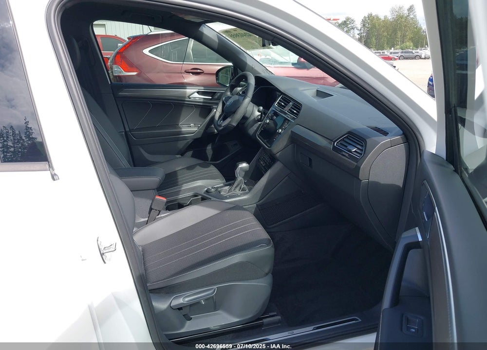 2024 VOLKSWAGEN TIGUAN VIN: 3VV8B7AX7RM202198