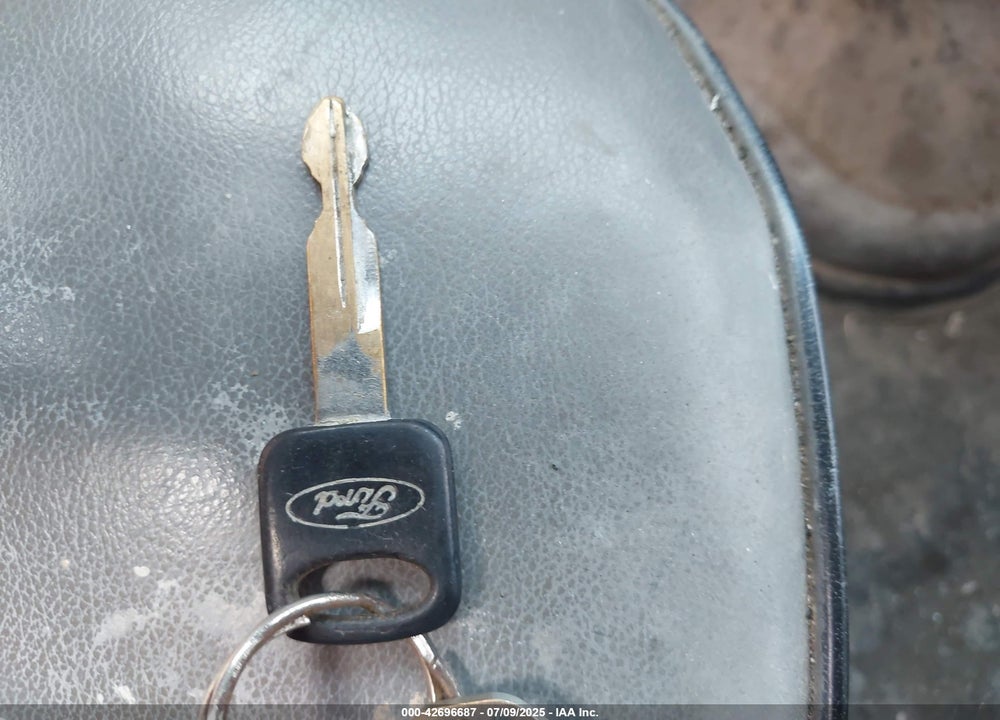 1999 FORD E 150 VIN: 1FTRE1428XHB05696