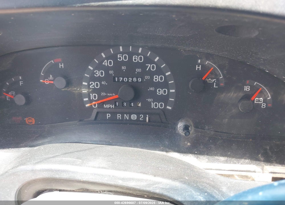1999 FORD E 150 VIN: 1FTRE1428XHB05696