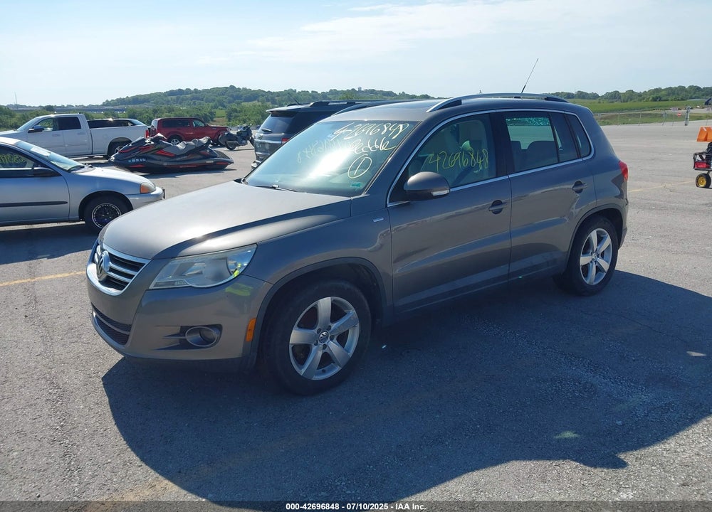 2010 VOLKSWAGEN TIGUAN VIN: WVGBV7AX5AW536631