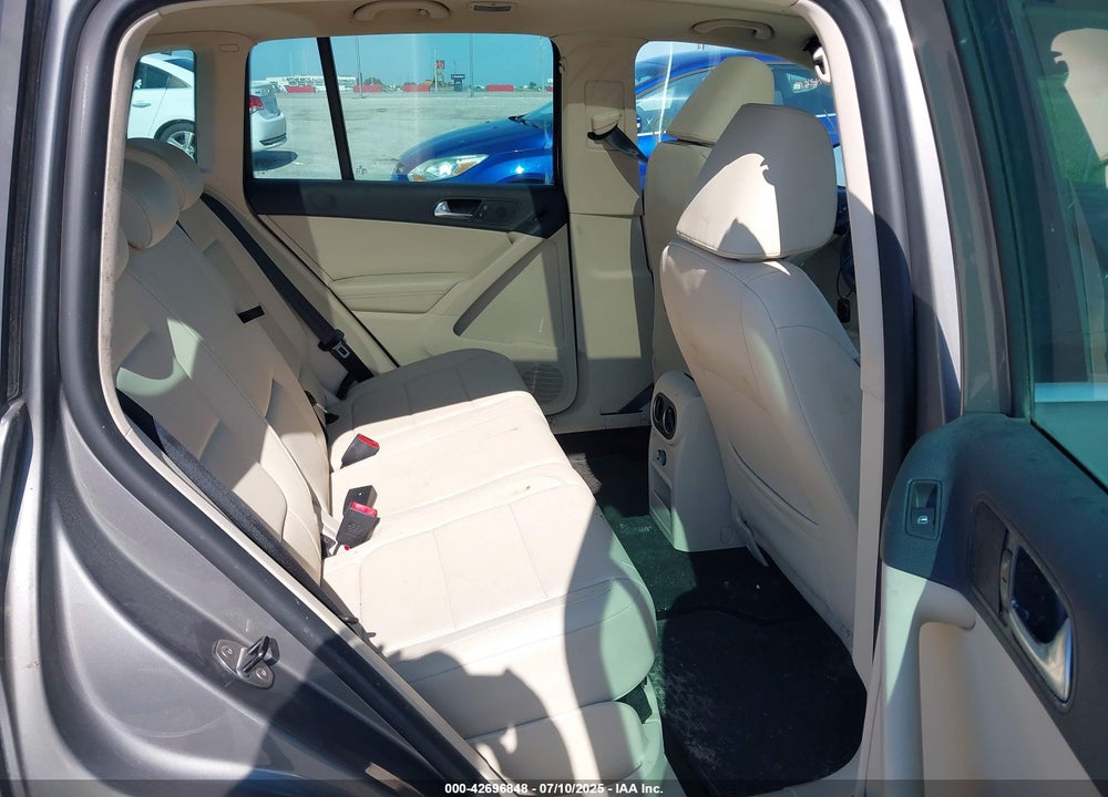 2010 VOLKSWAGEN TIGUAN VIN: WVGBV7AX5AW536631