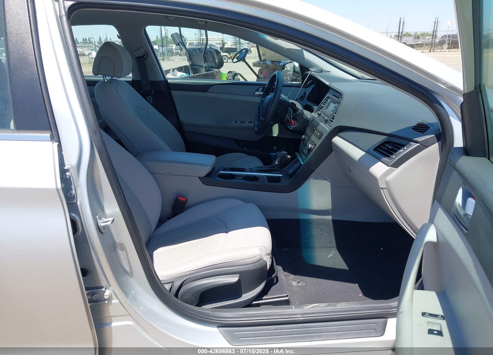 2017 HYUNDAI SONATA VIN: 5NPE24AF1HH573207
