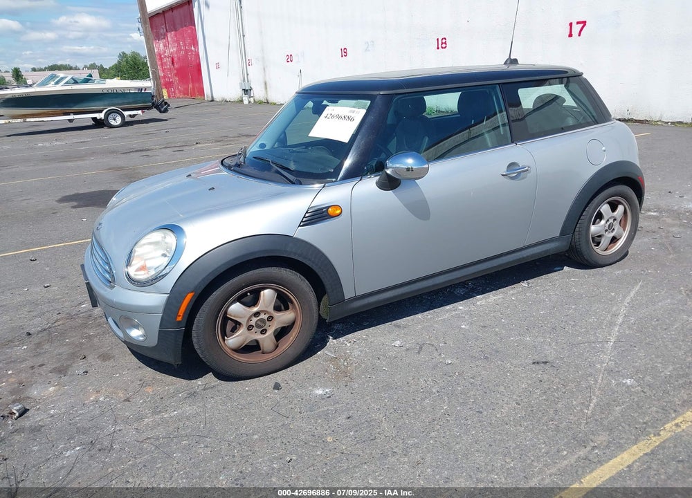 2009 MINI COOPER VIN: WMWMF335X9TU71767