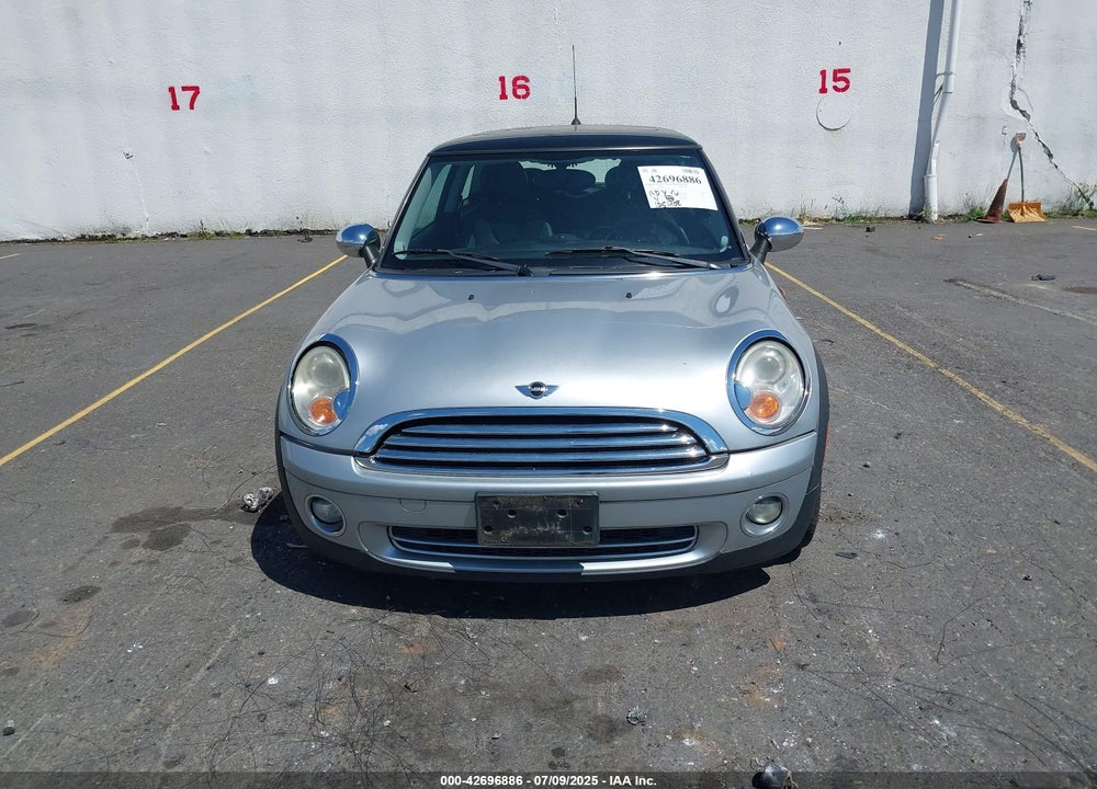 2009 MINI COOPER VIN: WMWMF335X9TU71767