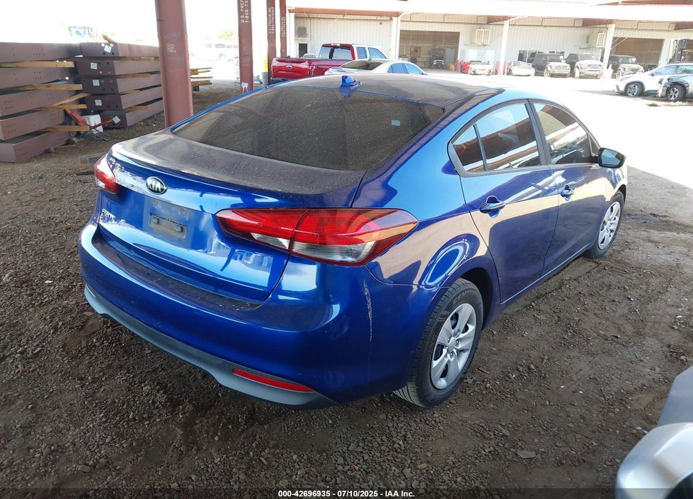 2017 KIA FORTE VIN: 3KPFK4A71HE092830