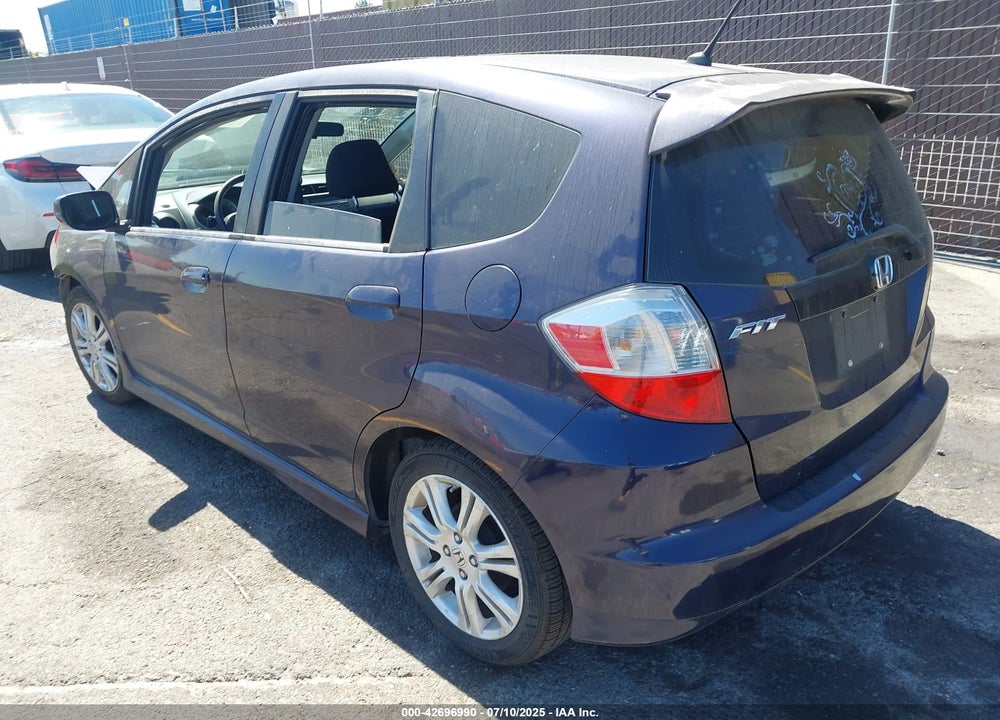 2010 HONDA FIT VIN: JHMGE8H47AS000393