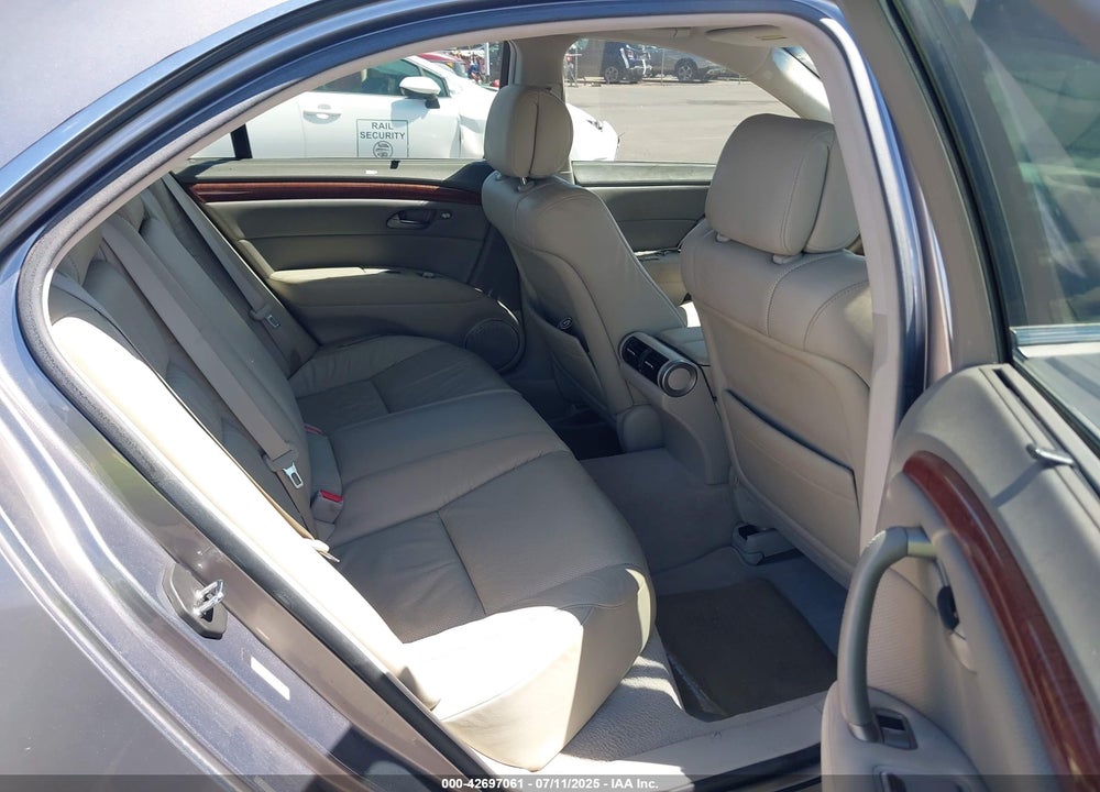 2005 ACURA RL 3.5 VIN: JH4KB16395C019077