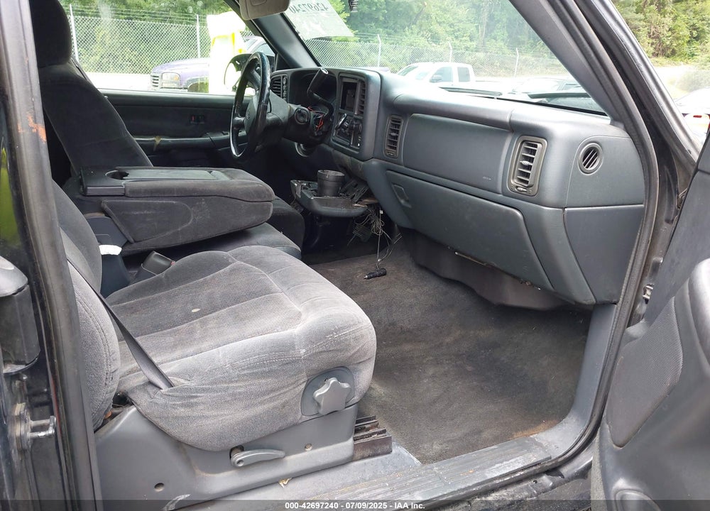 2000 CHEVROLET SILVERADO 1500 LS VIN: 2GCEK19T8Y1200319