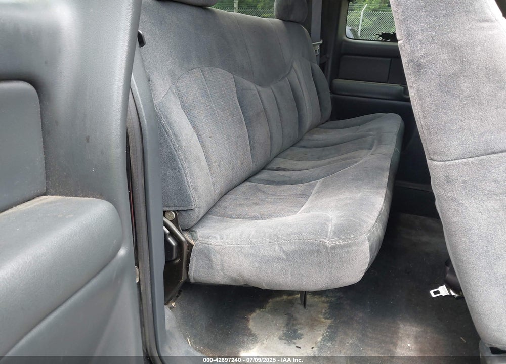 2000 CHEVROLET SILVERADO 1500 LS VIN: 2GCEK19T8Y1200319