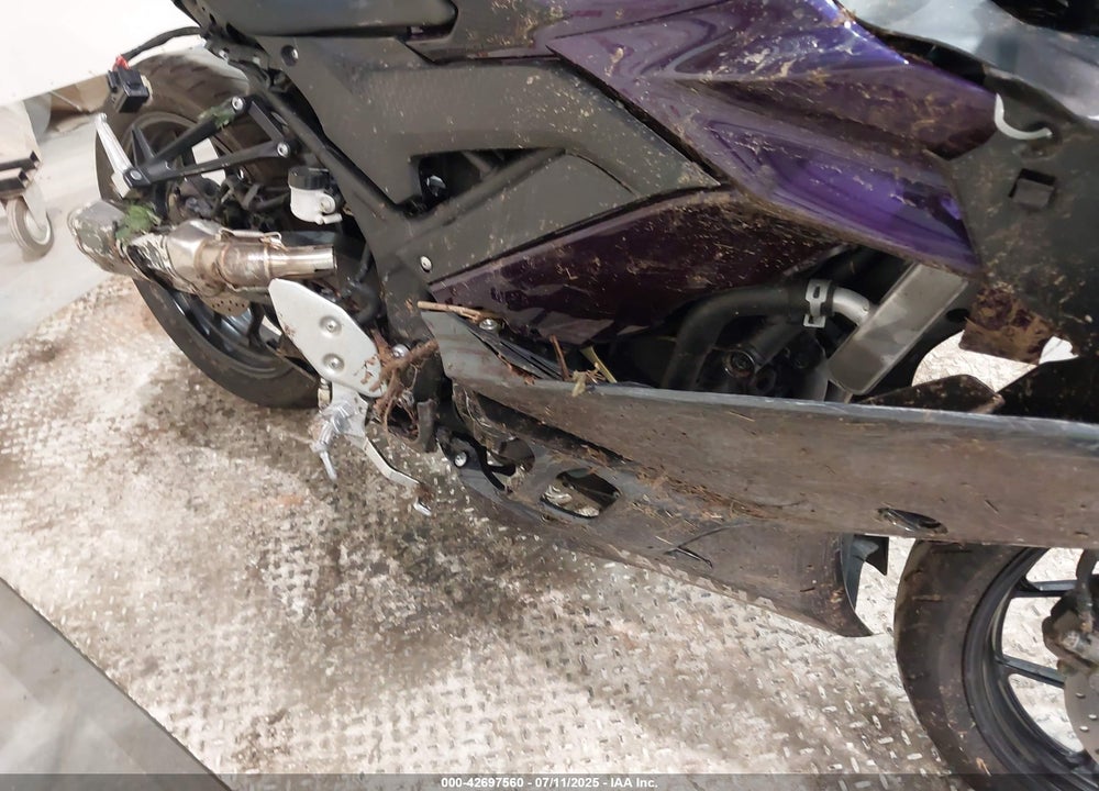 2023 YAMAHA YZFR3 A VIN: MH3RH18Y7PK010024