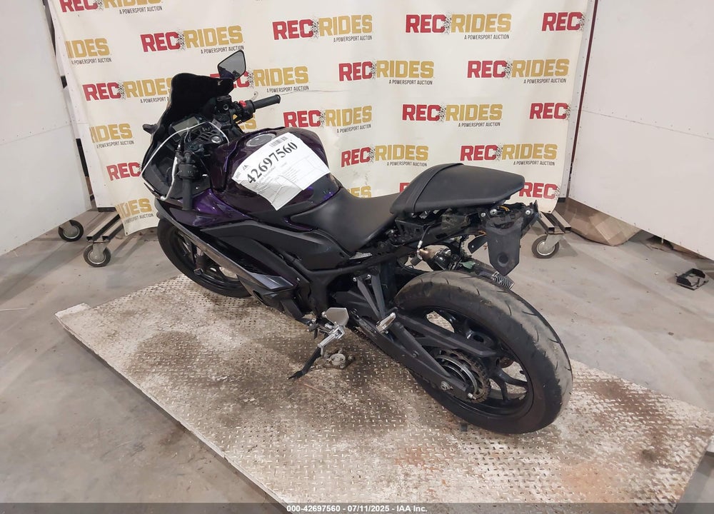2023 YAMAHA YZFR3 A VIN: MH3RH18Y7PK010024