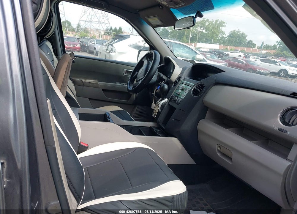 2011 HONDA PILOT VIN: 5FNYF4H24BB098226