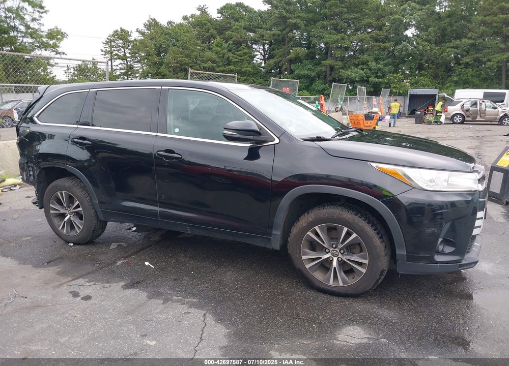 2018 TOYOTA HIGHLANDER VIN: 5TDZZRFH2JS246805