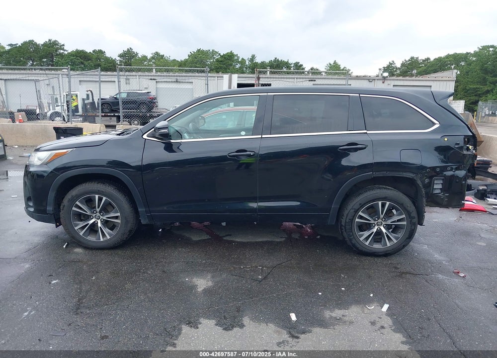 2018 TOYOTA HIGHLANDER VIN: 5TDZZRFH2JS246805