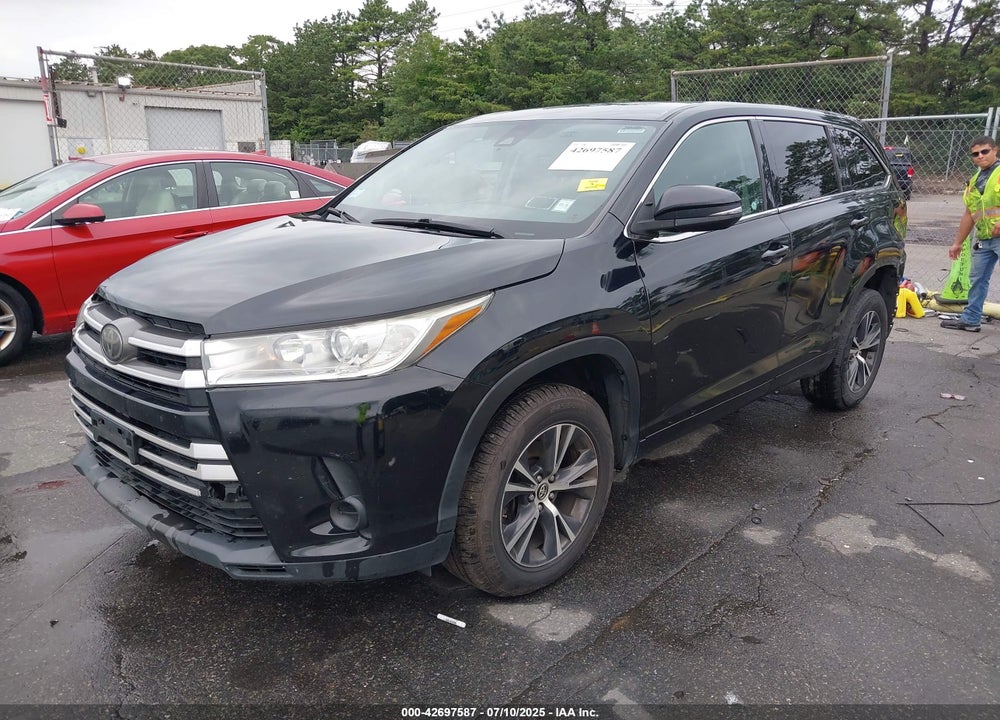 2018 TOYOTA HIGHLANDER VIN: 5TDZZRFH2JS246805