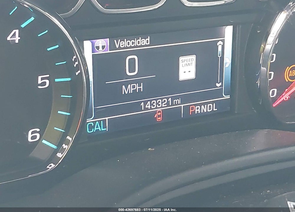 2018 CHEVROLET SUBURBAN LT VIN: 1GNSCHKC7JR240740