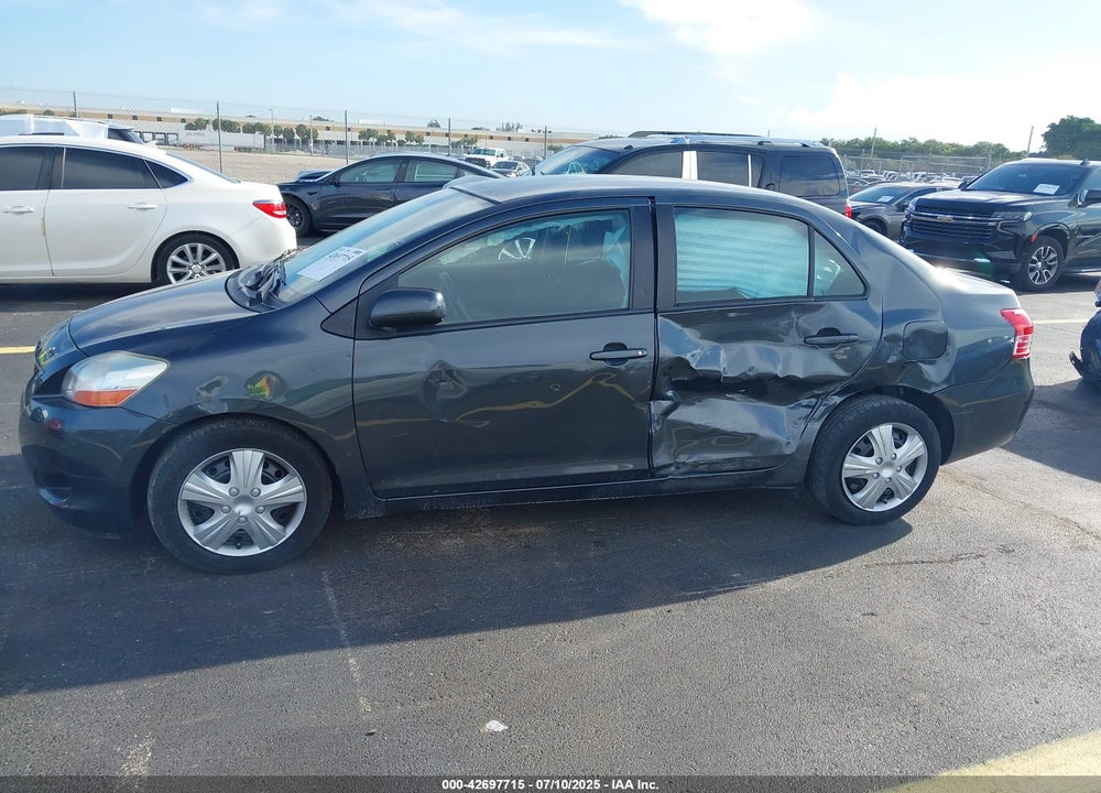 2011 TOYOTA YARIS VIN: JTDBT4K39B4081235