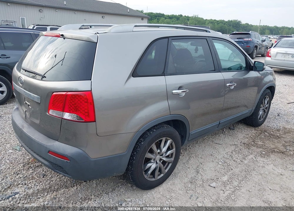 2011 KIA SORENTO VIN: 5XYKT4A26BG116632