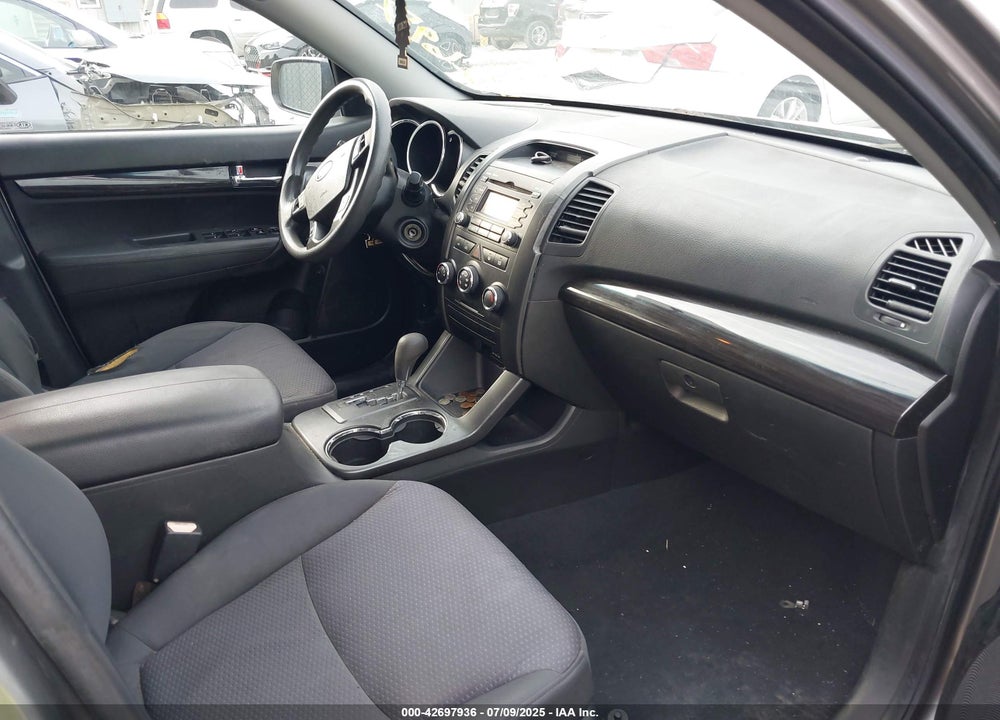 2011 KIA SORENTO VIN: 5XYKT4A26BG116632