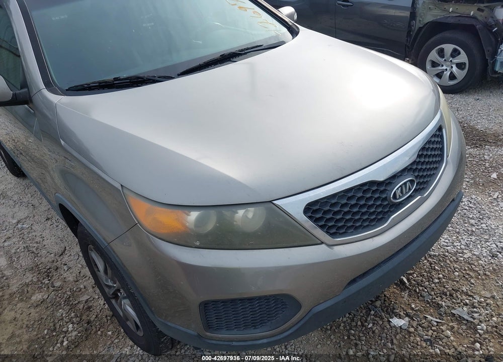 2011 KIA SORENTO VIN: 5XYKT4A26BG116632