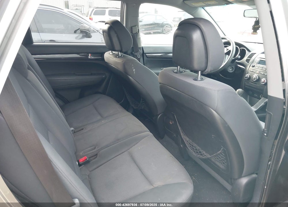 2011 KIA SORENTO VIN: 5XYKT4A26BG116632