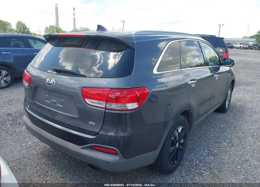 2016 KIA SORENTO VIN: 5XYPG4A30GG069897
