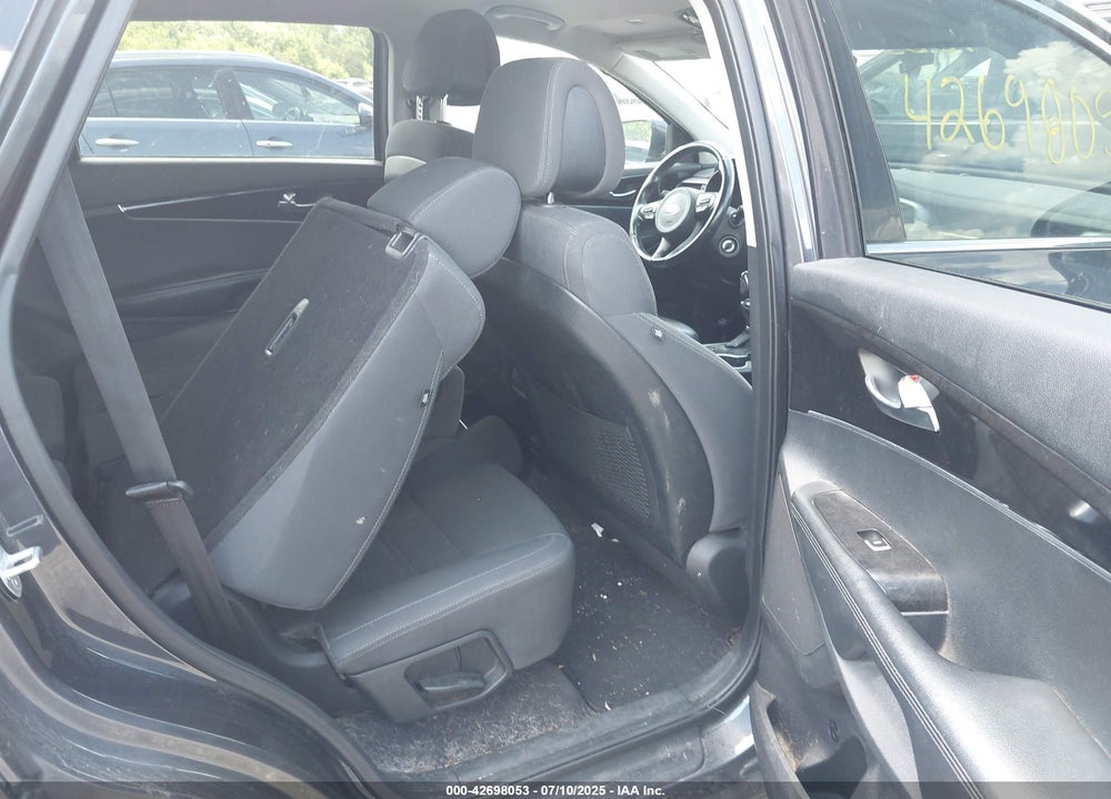 2016 KIA SORENTO VIN: 5XYPG4A30GG069897