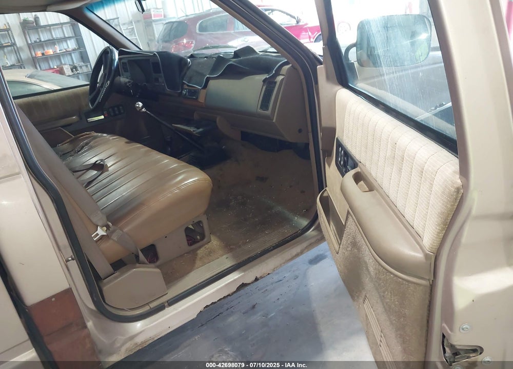 1993 CHEVROLET GMT-400 K1500 VIN: 1GCEK14K4PZ184804