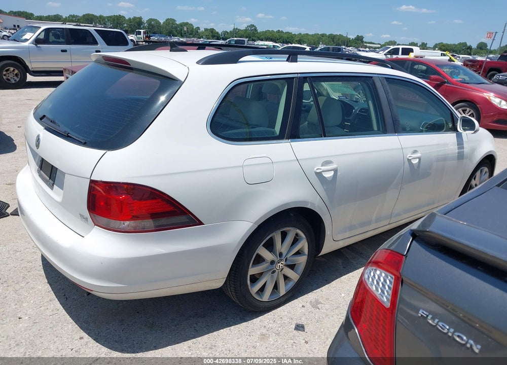 2014 VOLKSWAGEN JETTA SPORTWAGEN 2.0L TDI VIN: 3VWPL7AJ4EM601404