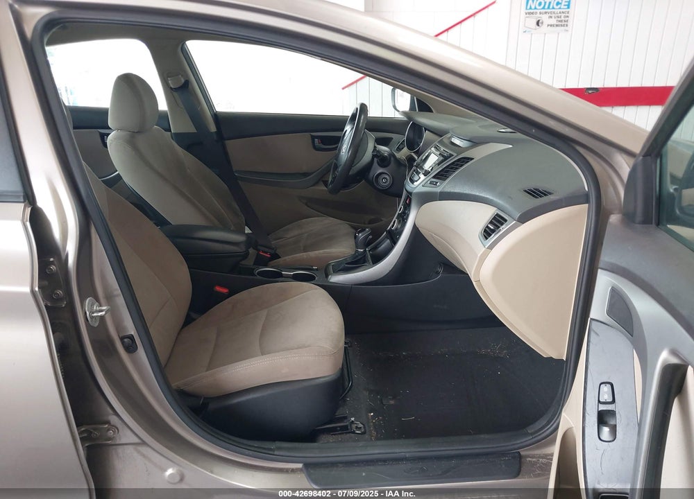 2014 HYUNDAI ELANTRA VIN: 5NPDH4AE2EH528905