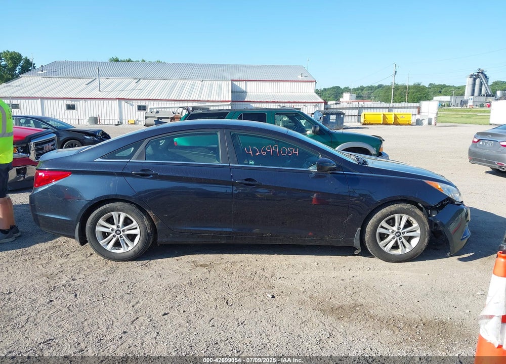 2013 HYUNDAI SONATA GLS VIN: 5NPEB4AC0DH557063