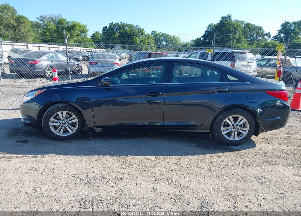 2013 HYUNDAI SONATA GLS VIN: 5NPEB4AC0DH557063