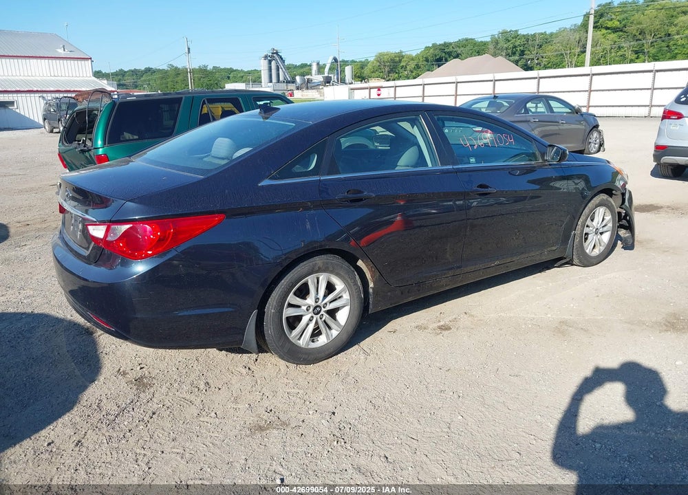 2013 HYUNDAI SONATA GLS VIN: 5NPEB4AC0DH557063