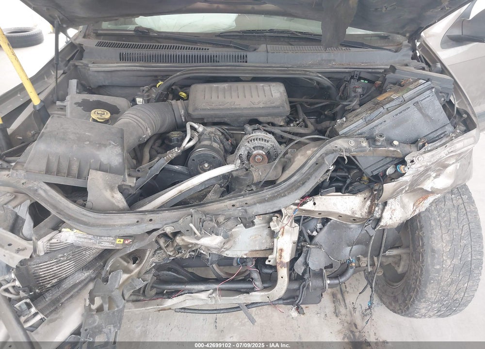 2005 JEEP GRAND CHEROKEE LAREDO VIN: 1J4GR48KX5C589625