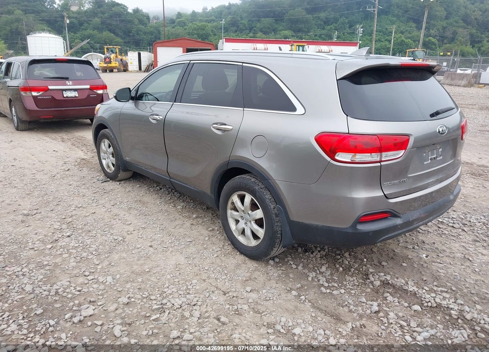 2016 KIA SORENTO VIN: 5XYPGDA38GG083692