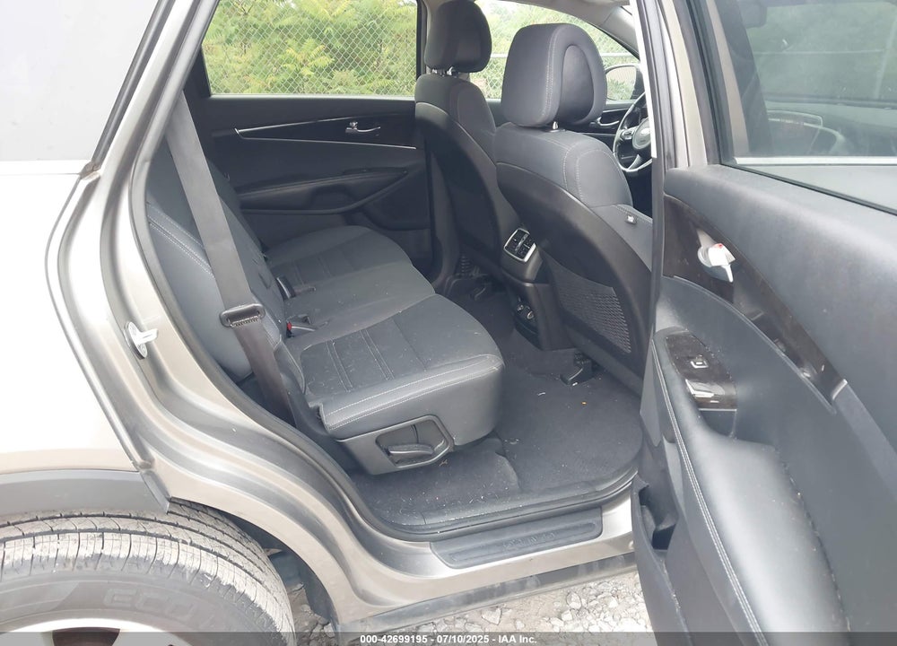 2016 KIA SORENTO VIN: 5XYPGDA38GG083692